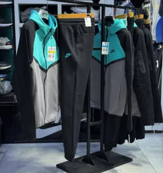 Conjunto Nike Tech Fleece Negro y Turquesa