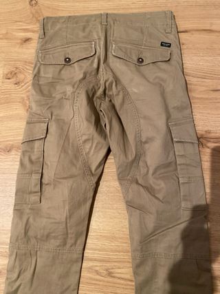 Pantalones cargo color camel