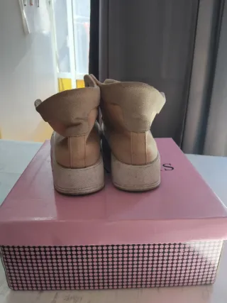 Botines beige con cordones