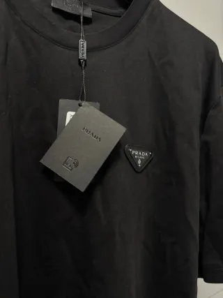 Camiseta Prada Negra
