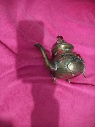 Tetera árabe antigua de latón