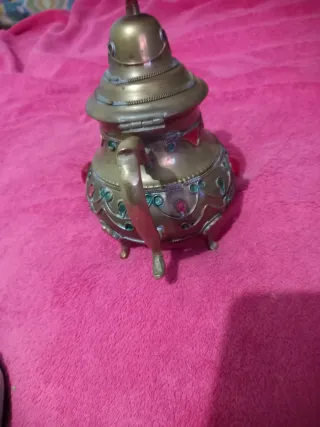 Tetera árabe antigua de latón