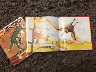 Los Dinosaurios (Mini Larousse) (Spanish Edition)