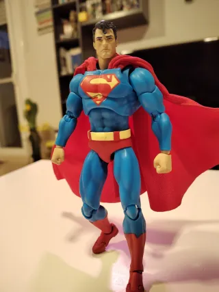 Mafex Superman Batman Hush Ver. Figura original