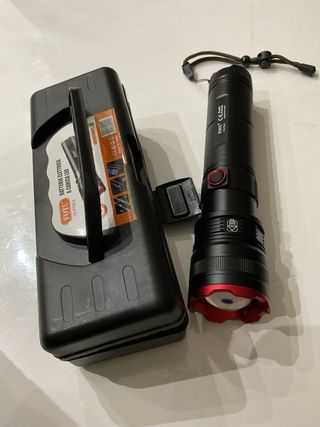 Torcia LED potente 80000W con custodia