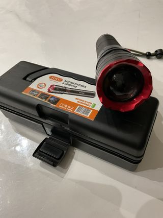 Torcia LED potente 80000W con custodia