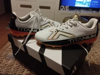 Botas de fútbol Titanium Talla 37 un sólo uso