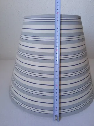 Pantalla de lámpara a rayas