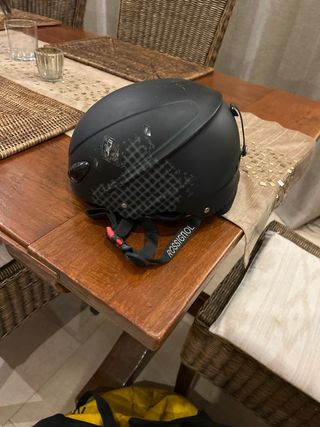 Casco de esquí negro