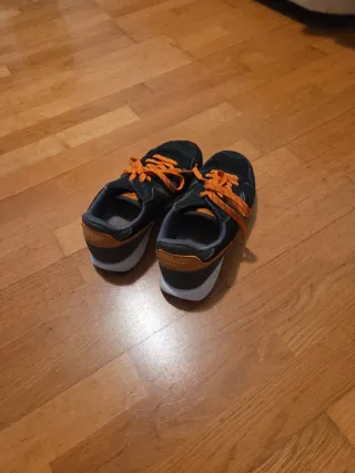 Zapatillas Munich Negras y Naranjas