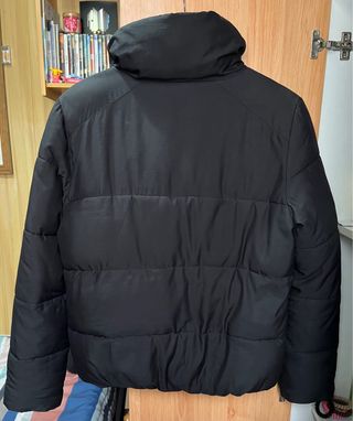 Chaqueta plumas negra Bershka