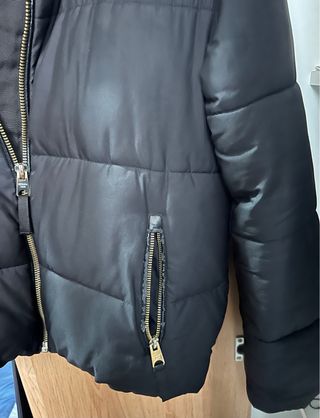 Chaqueta plumas negra Bershka