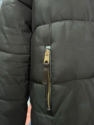 Chaqueta plumas negra Bershka