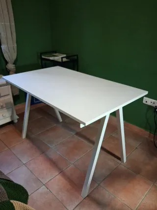 Mesa escritorio blanca seminueva