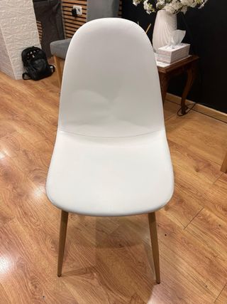 Silla moderna blanca