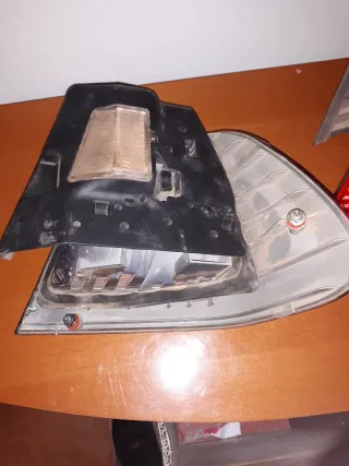 Pilotos Traseros BMW E46 320 (2000)