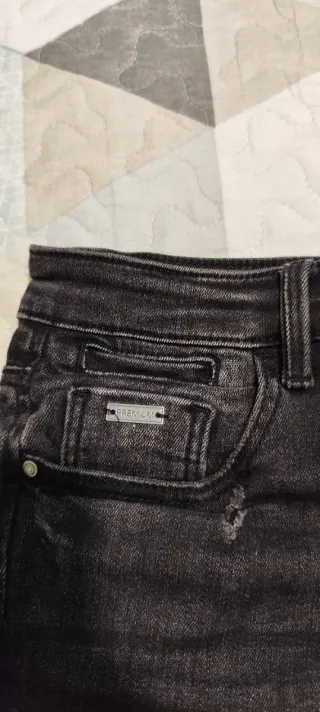 Pantalón vaquero negro Stradivarius Talla 36