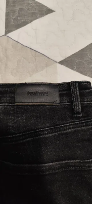 Pantalón vaquero negro Stradivarius Talla 36