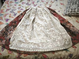 TRAJE FALLERA NIÑA: 2 CORPIÑOS, FALDA Y MANTELETAS