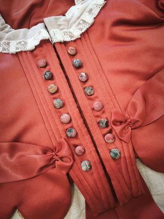 TRAJE FALLERA NIÑA: 2 CORPIÑOS, FALDA Y MANTELETAS