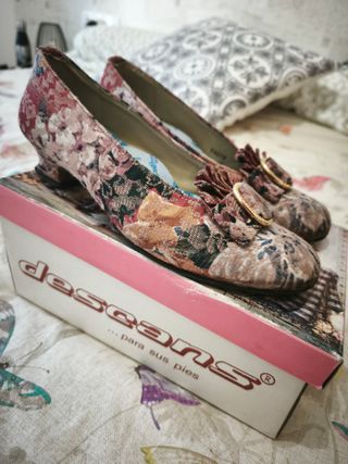 TRAJE FALLERA NIÑA: 2 CORPIÑOS, FALDA Y MANTELETAS