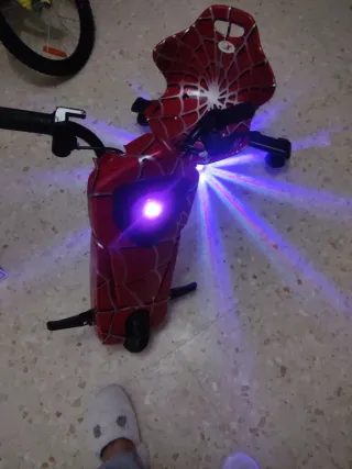 Triciclo Eléctrico Spiderman 3 Velocidades