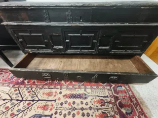 Arca de "Nuvi" Antigua Madera Negra