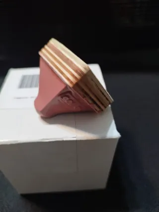 Sello o tampón Asert Q105 de base cuadrada