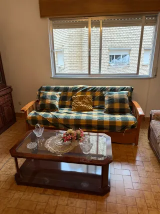 Sofá cama de madera con cama extra inferior