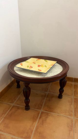 Mesa de centro redonda de madera y mármol