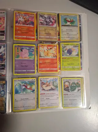 Álbum Pokémon con 240 cartas