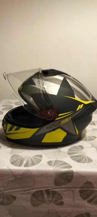 Casco de moto negro y amarillo, Solo 2 puestas.