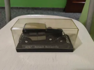 Maqueta Solido 4097 Renault Reinastella.