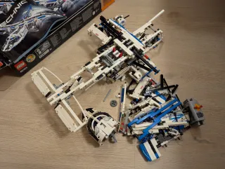 LEGO Technic 42025 Avión de Carga Motorizado