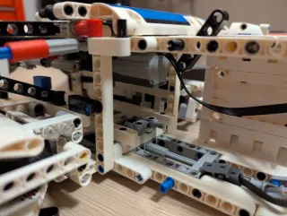 LEGO Technic 42025 Avión de Carga Motorizado