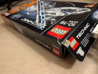 LEGO Technic 42025 Avión de Carga Motorizado