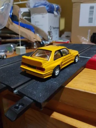 BMW M3 Amarillo scalextric