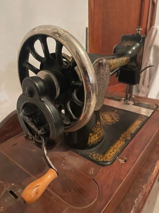 Máquina de coser SINGER antigua de manivela