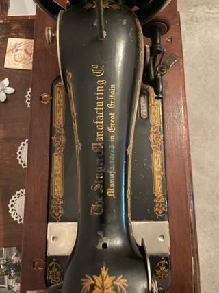 Máquina de coser SINGER antigua de manivela