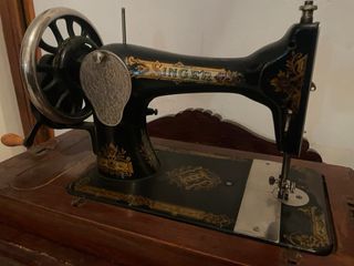Máquina de coser SINGER antigua de manivela