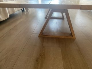Mesa de salón de madera
