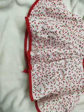 Disfraz niña flores y lazo rojo