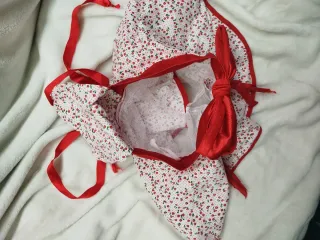 Disfraz niña flores y lazo rojo