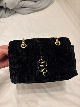 Bolso negro Parfois con cadena y serpiente