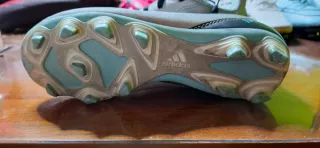 Se regalan Botas fútbol Adidas Messi Talla 32