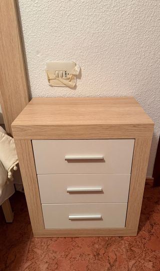 Mesita de noche madera y blanco