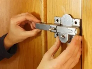 Instalación Cerrojo de seguridad para puertas