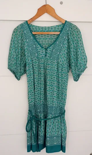 Camiseta Bershka verde y turquesa estampada