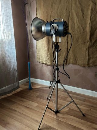 Flash profesional fotografía con trípode