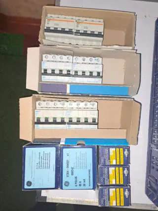 Material electrico: PIA, DIFERENCIAL, RELOJ orbis